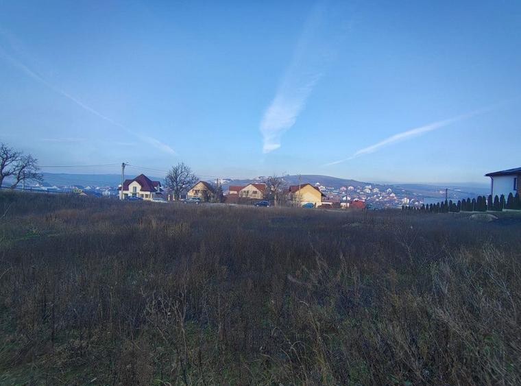Teren Imprejmuit, la sosea (DN14)- SURA MARE
