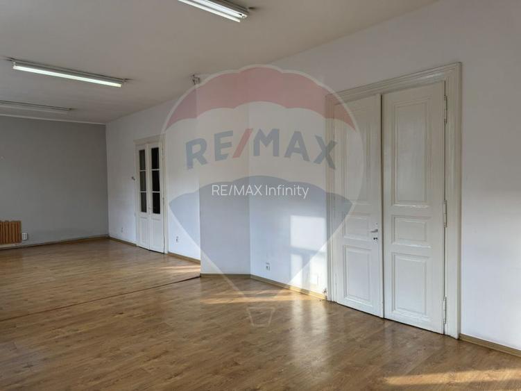 Apartament ultracentral cu curte, 2 unități locative. Str. Pitesti - 11