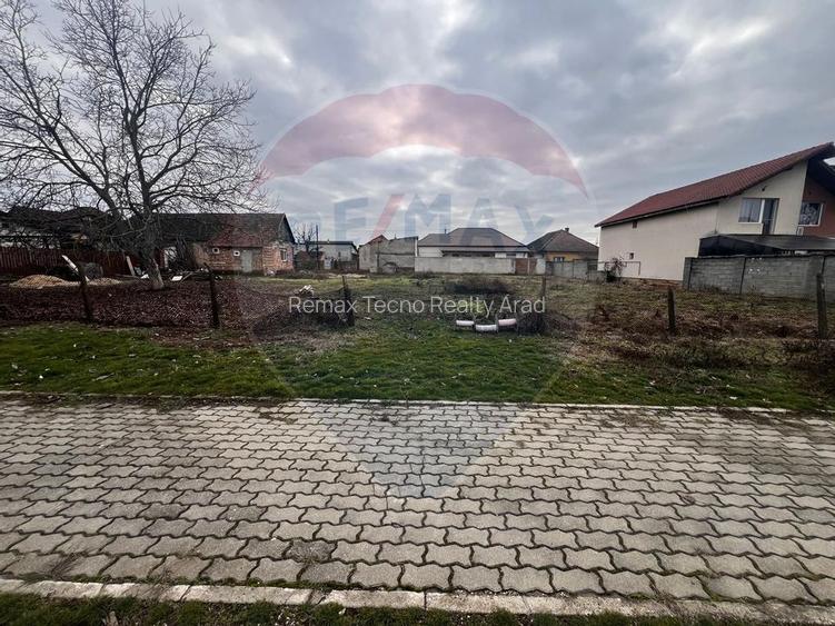 Teren de inchiriat-Subcetate( langa Bazinul de înot și polo ) - 2