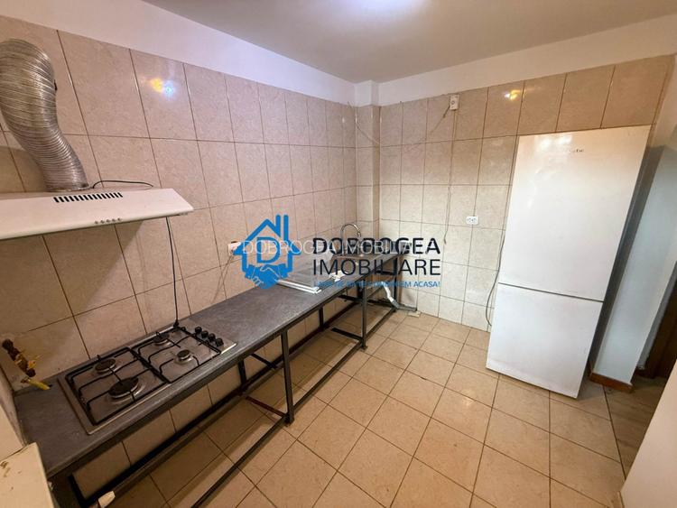 Inchiriere Casa P+1+M pentru muncitori | 30 locuri cazare | 2 bucatarii, curte - 6