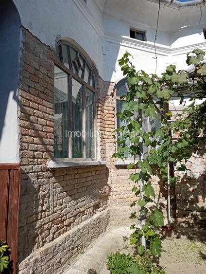 CASA BOIEREASCA pe colt  in Nadlac, Independentei colt cu M. Eminescu - 5