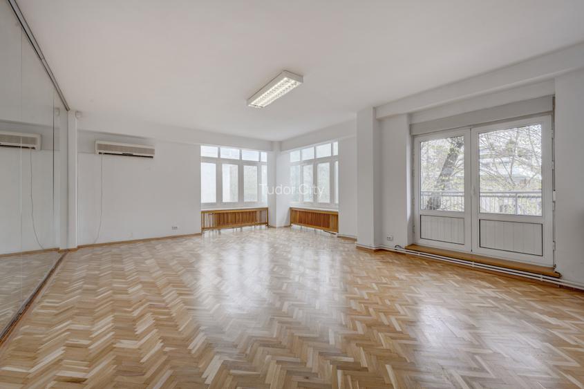 Apartament luminos de 5 camere de închiriat, etaj 1/4, garaj, Bd. Primăverii! - 2