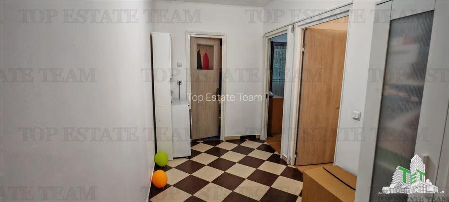 Apartament de 4 camere, cu centrala proprie, foarte spatios, in Militari, la 2 m - 23