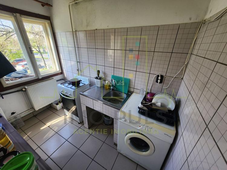 Cetatii. Etaj 1. Centrala proprie. 4 camere transformat in 3 camere decomandat - 2