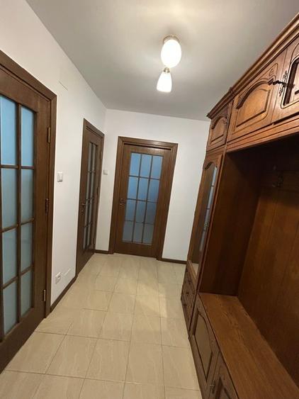 Apartament 3 camere, complet renovat, prima inchiriere.