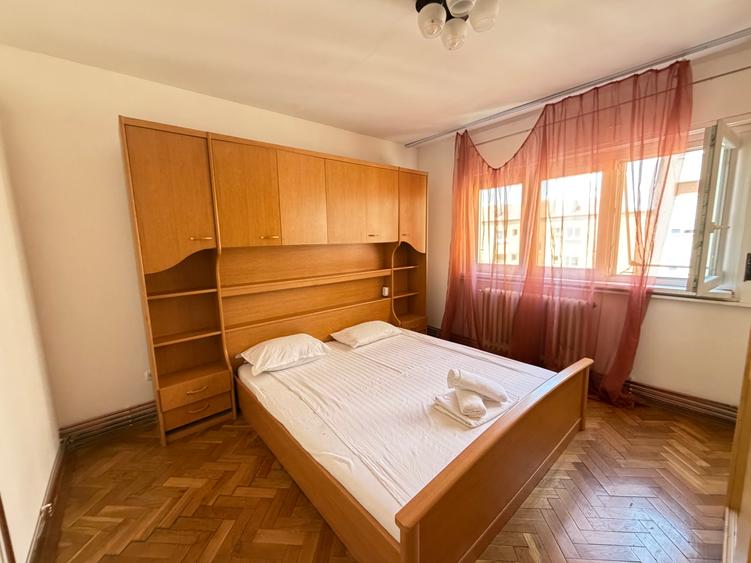 Vând apartament 4 camere Unirii Clinici