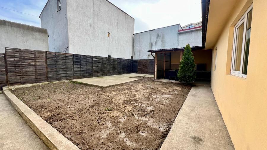 Anadalchioi- zona de case -Casa parter (doua corpuri)+ teren 449 mp