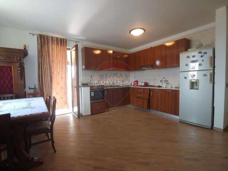 Casă / Vilă de lux cu 5 camere de vânzare în Vadu Moldovei, Suceava - 24