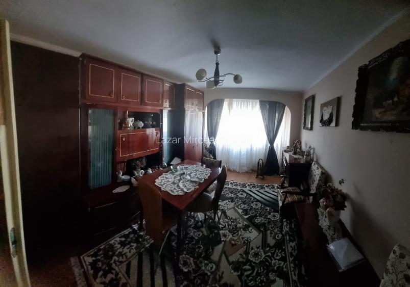Vand Apartament 4 camere decomandat - 2