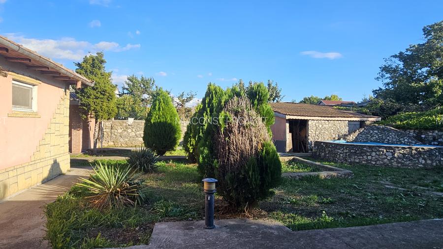 Propietate  km 4/5 .  1000 mp , din care 250 mp construcții - 3