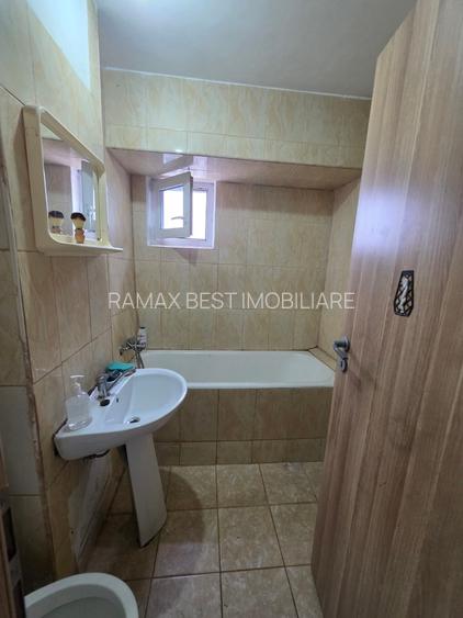 Berceni, pe B-ul Obregia, stradal, bloc reabilitat, pasajul Europa Unita - 2