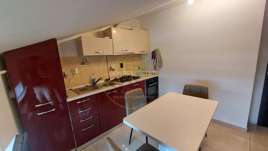 Apartament semidecomand, 58 mp, mansarda, Cartier Bariera Valcii, zona Biserica - 3