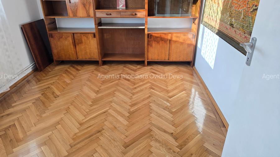 Inchiriez sau vand apartament 4 camere in Deva, zona Pietei Centrale, etaj 3, - 8