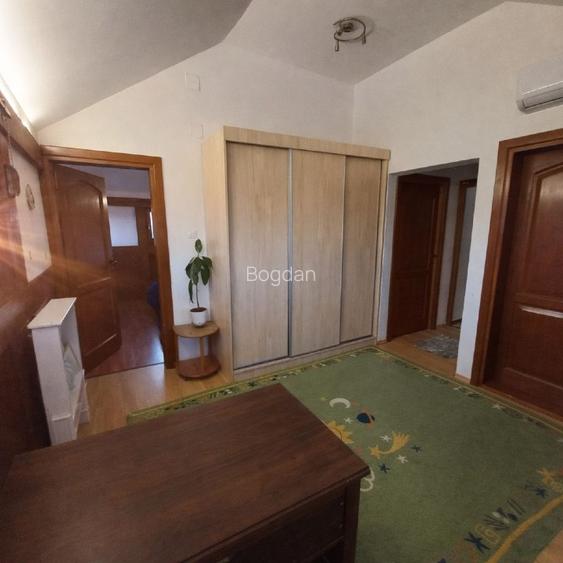 Proprietar vând casă P+1E+M, cu 8 camere în Ghiroda - 11