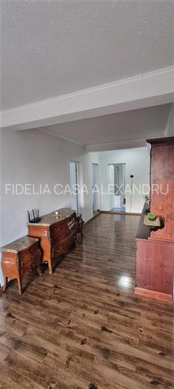 Apartament 4 camere, 2 bai, terasa - de inchiriat - Copou - 25