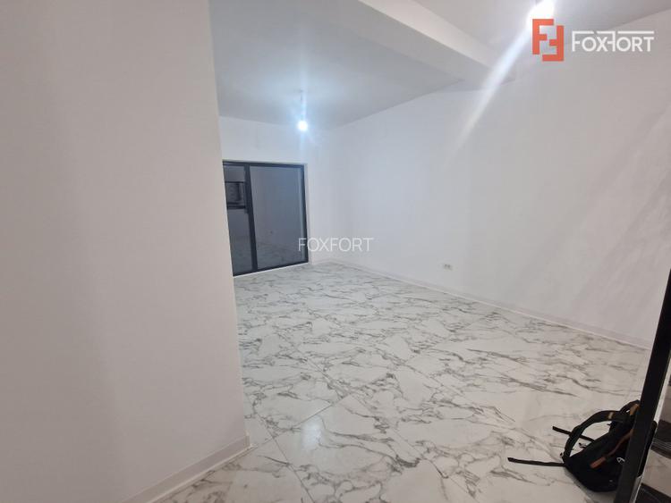 Duplex de vanzare cu 3 camere si teren de 309 mp - Recas - 2