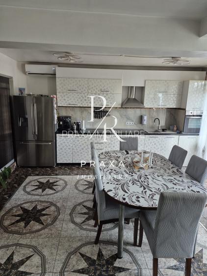 Dupex de vanzare transformat in 2 apartamente zona Metro! - 2