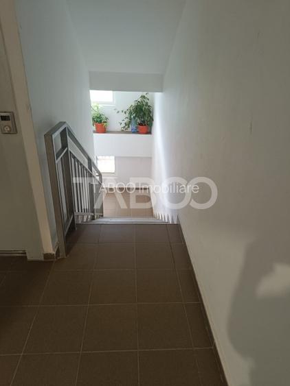 Garsoniera cat un apartament- 51 mp utili balcon 6 mp etaj 3 sat Marsa - 10