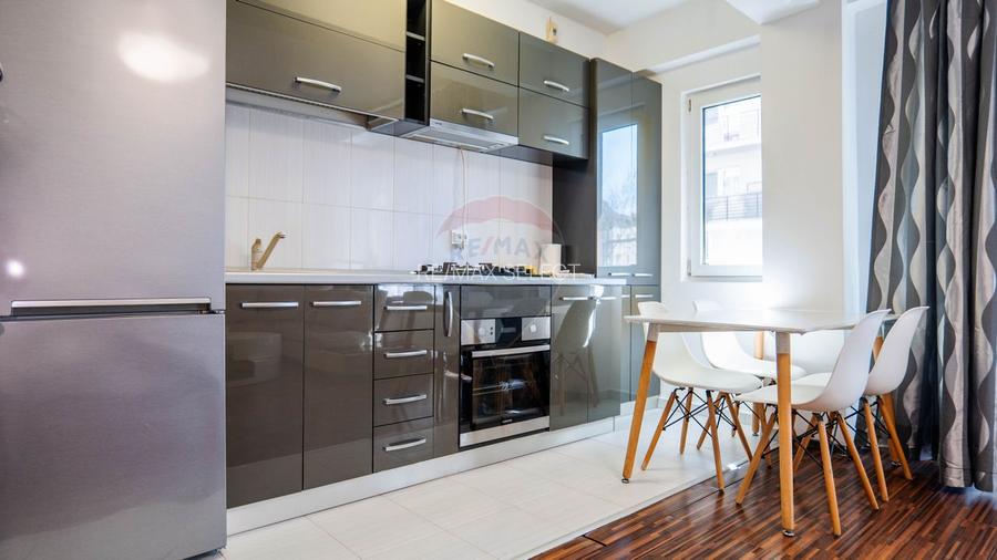 Dobroesti - vanzare apartament 3 camere, strada Marului - 2