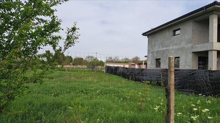 KM.5, EN-GROS TEREN 333 MP. DESCHIDERE 12.40 M, INTRAVILAN,INTRE VILE, UTILITATI - 2