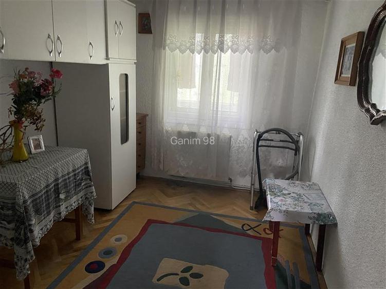 Apartament 3 camere , zona ultracentrala (Casa de Pensii ) , decomandat ,72 mp , - 9