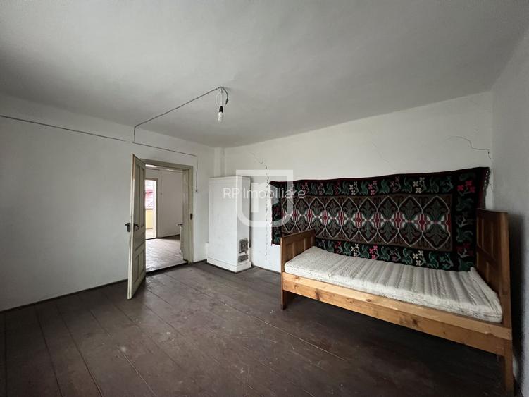 De vanzare casa, atelier fierarie, 4 anexe - 2507 mp in Manastirea Humorului - 2