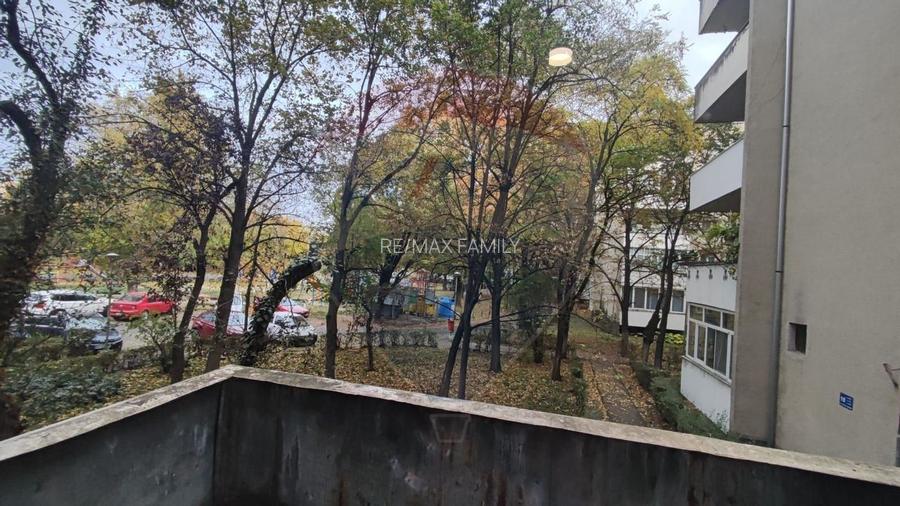 De inchiriat apartament 3 camere spatios  etaj 1 Splaiul Crisanei - 22