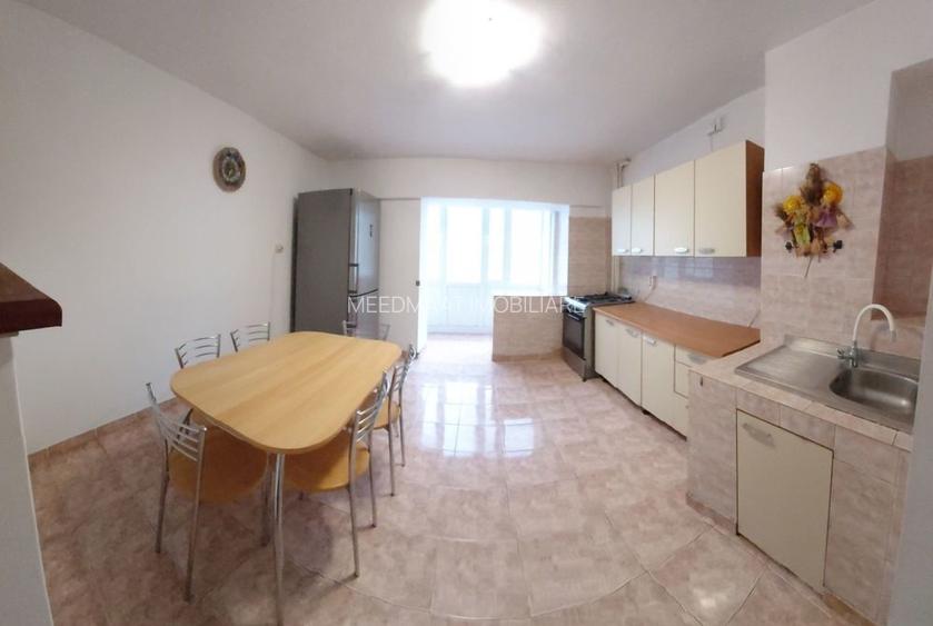Apartament cu 4 camere, decomandat, situat în ZONA CENTRALĂ UNIRII. - 2
