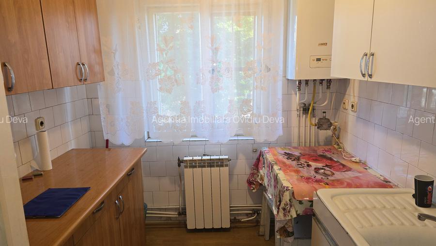 Vand apartament 2 camere semidecomandat in Deva, etaj 1 - 4