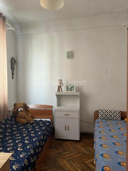 VANZARE 2 CAM ACADEMIEI- UNIVERSITATE - 11