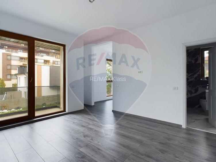 Casa de vanzare + teren 1000 mp - 12