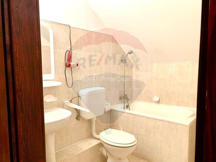 Pensiune cu 13 camere de vânzare in Bulz - 32