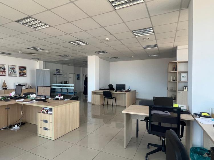 Birou elegant, mobilat,luminos, supraf. vitrata mare, lift , 241 mp, Bd. Mamaia