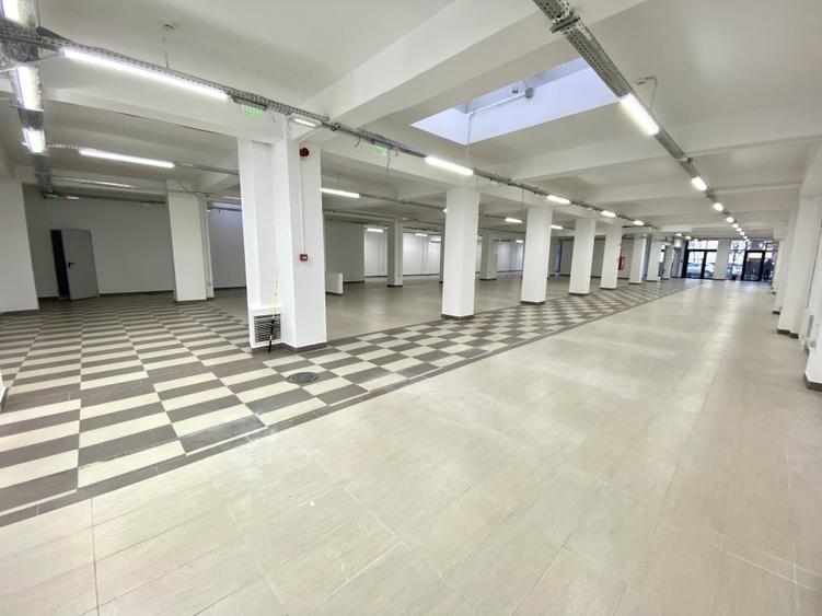 Spatiu stradal cu destinatie comercială