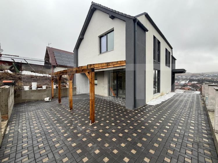 Casa individuala CF, 4 camere,136mp, teren 700mp, garaj 21mp, intrare Chinteni