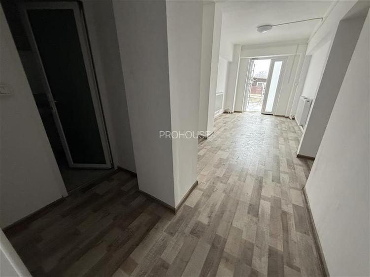 Adjud - spatiu comercial renovat complet - 16