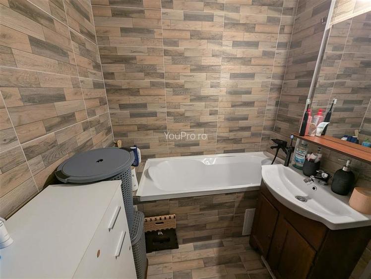Decomandat 2 camere etaj 2 Zona Lipovei - 9
