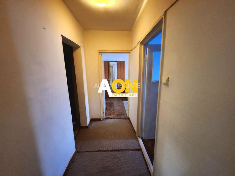 De vanzare apartament 3 camere, etaj 1, Cetate - 10