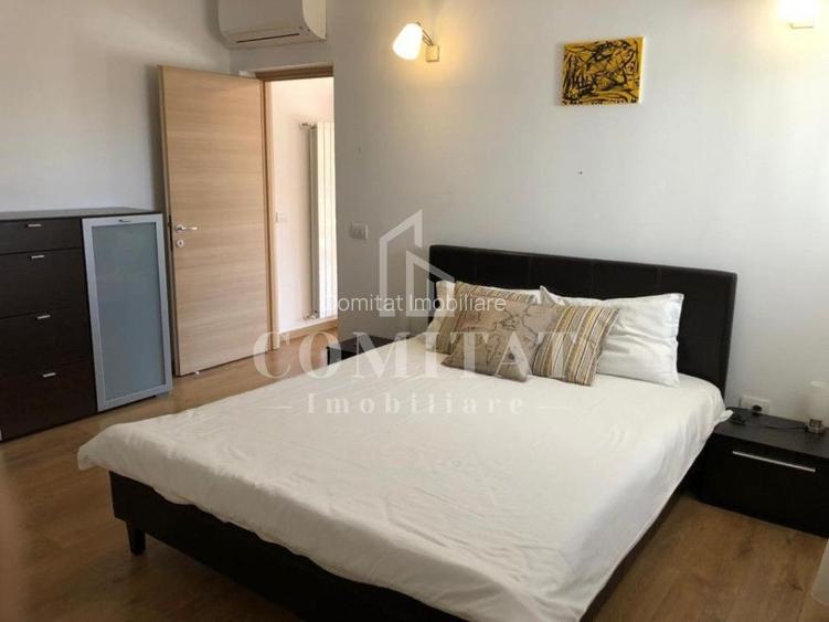 Casă cochetă cu teren generos și panoramă Chinteni - 17