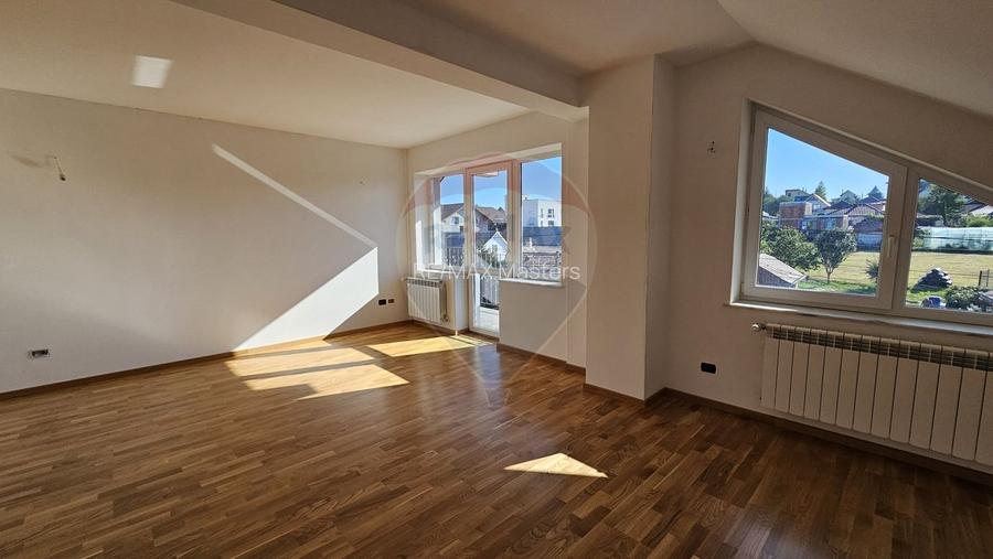 Casă / Vilă de lux cu 8 camere de vânzare in Obcini, Suceava - 53