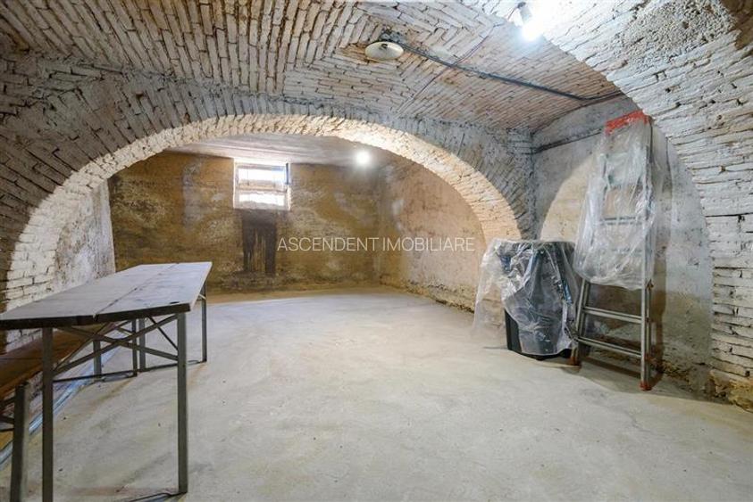 Potential, farmec si o pozitionare excelenta intr-o zona istorica a Brasovului - 12