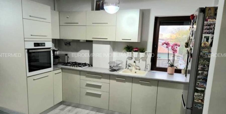 Apartament 3 camere de vanzare zona KM 4 - 2