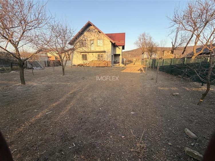 Vilă în Pătrăuți + 8400mp teren - 2