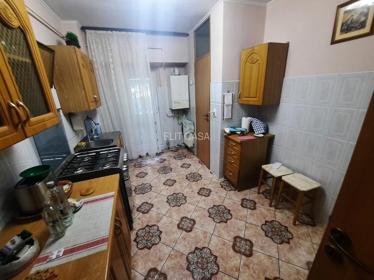 Aprtament cu 2 camere decomandat, etajul 1/4, zona Pacurari - 4