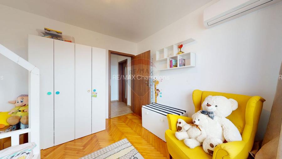 3 Camere Luminos | Vedere Deschisă către Tâmpa | Zonă Premium Scriitor - 2