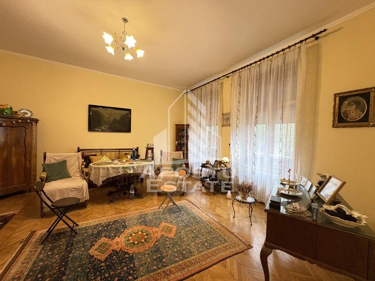Apartament 2 camere, etaj intermediar, cu garaj in cladire reabilitata