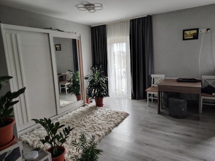 Vând apartament una camera + nișă dormit - 2