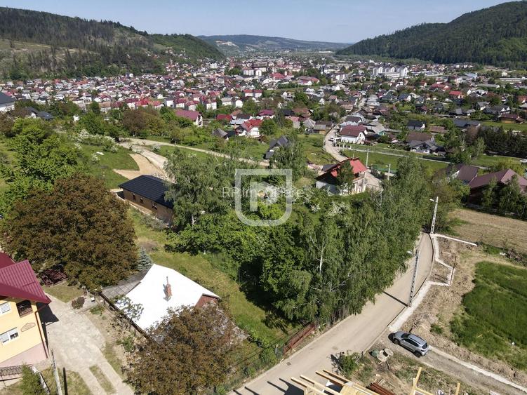 Casa bătrânească cu foișor și teren - 8