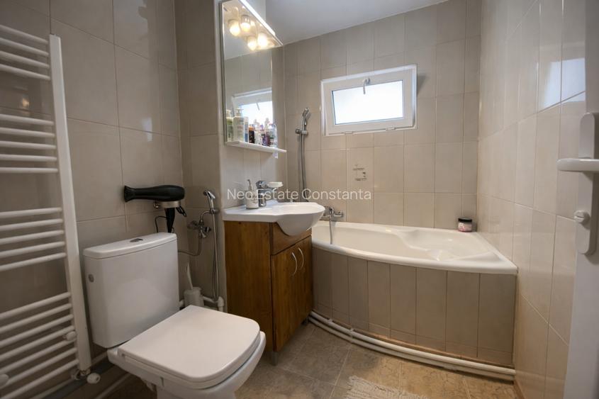 Apartament 3 camere | Decomandat | Etaj 2 | Parcare | zona Poarta 6 - 6