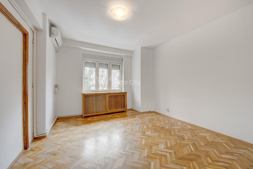 Apartament luminos de 5 camere de închiriat, etaj 1/4, garaj, Bd. Primăverii! - 9